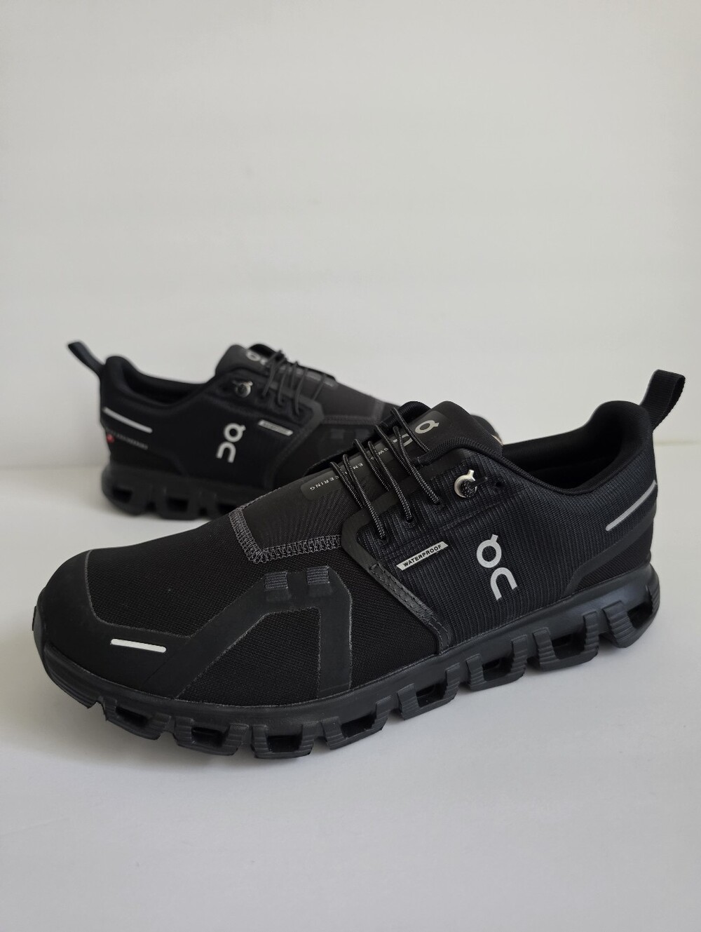 On Cloud 6 Waterproof All Black Sneakers Men’s Size 9.5